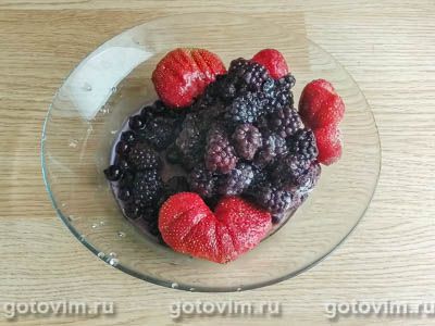 Ягодный щербет со свежей жимолостью