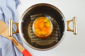 Огурцы в томатном соусе