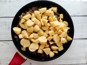 Печень с грибами и картошкой Печень с грибами и картошкой