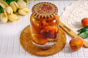 Компот из персиков с косточкой на зиму