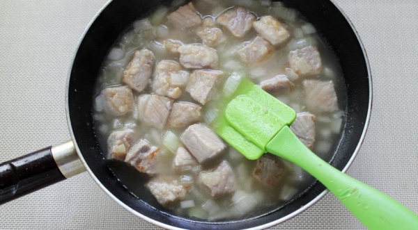 Свинина в сметанном соусе, пошаговый рецепт с фото