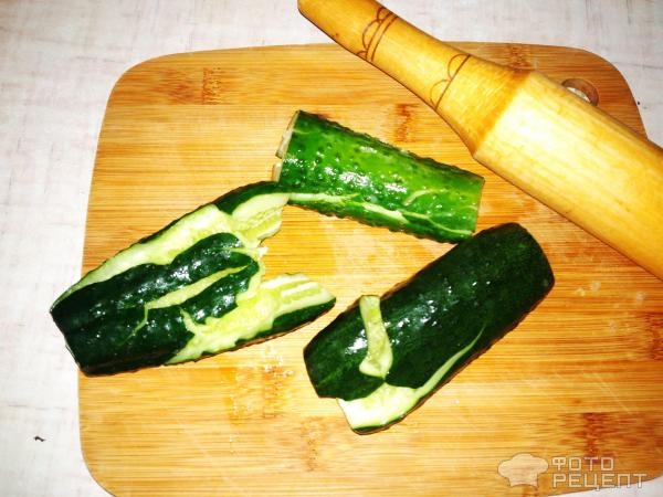 Рецепт: Битые огурцы - Быстро маринованные огурчики