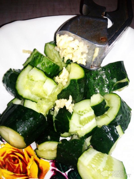 Рецепт: Битые огурцы - Быстро маринованные огурчики