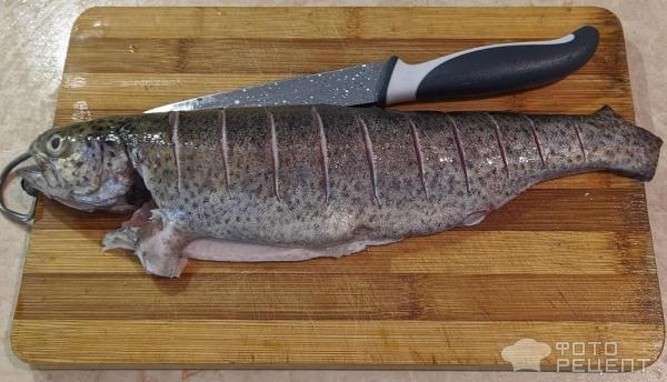 Рецепт: Форель, запеченная в духовке - со сливочным маслом и пряностями