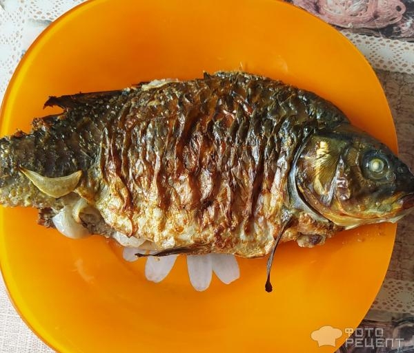 Рецепт: Карп запеченный - в духовке со сметаной и луком. Рецепт: Карп запеченный - в духовке со сметаной и луком.