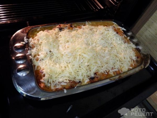 Рецепт: Куриные крылышки на морковной подушке - в майонезном маринаде под сырной корочкой