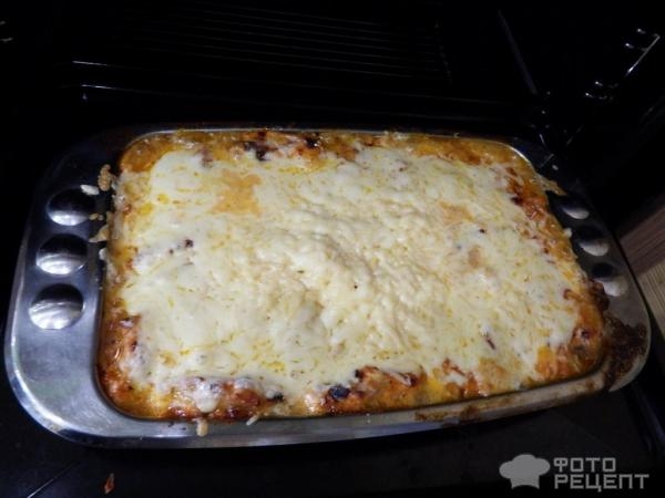 Рецепт: Куриные крылышки на морковной подушке - в майонезном маринаде под сырной корочкой