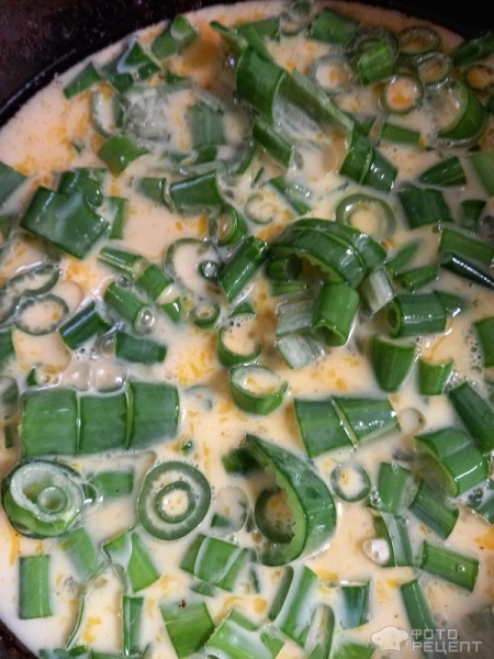 Рецепт: Омлет с "луковыми дудками" - "в сковороде"