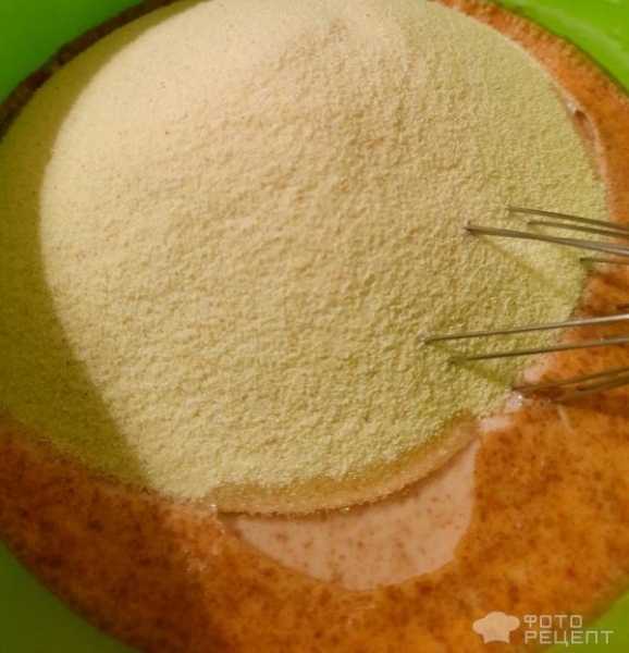 Рецепт: Венский пирог со сливой - Пирог на йогурте, с корицей и красной сливой, крошкой из печенья - невероятно вкусный десерт.