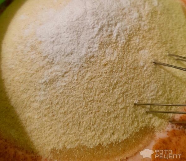 Рецепт: Венский пирог со сливой - Пирог на йогурте, с корицей и красной сливой, крошкой из печенья - невероятно вкусный десерт.