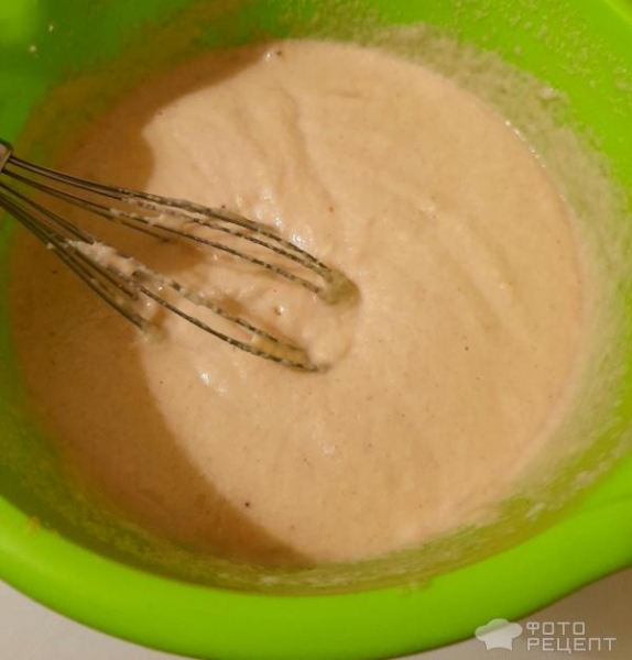 Рецепт: Венский пирог со сливой - Пирог на йогурте, с корицей и красной сливой, крошкой из печенья - невероятно вкусный десерт.