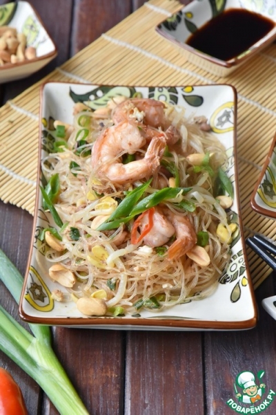 Жареная лапша по-тайски с морепродуктами Жареная лапша по-тайски с морепродуктами