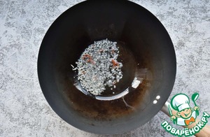 Жареная лапша по-тайски с морепродуктами Жареная лапша по-тайски с морепродуктами