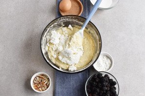 Пирог с ежевикой