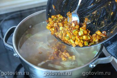 Щи с кабачками и фасолью