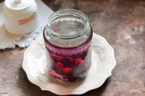 Компот из вишни с косточками без стерилизации на зиму Компот из вишни с косточками без стерилизации на зиму