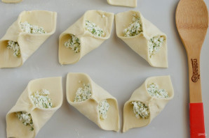 Слоеные конвертики с творогом