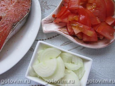 Стейк семги в фольге (с помидорами и сыром)