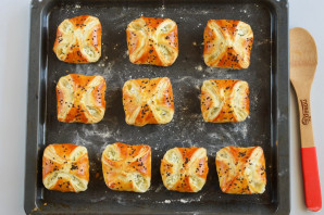 Слоеные конвертики с творогом