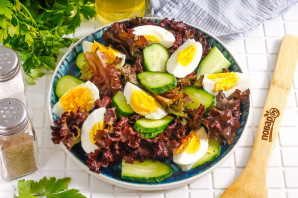 Cалат с окунем горячего копчения Cалат с окунем горячего копчения