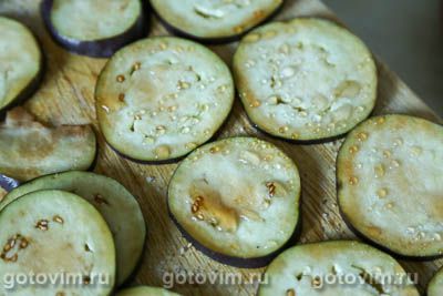 Жареные баклажаны с яйцом и мукой