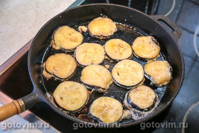 Грузинская закуска «дольки» из жареных баклажанов с орехами