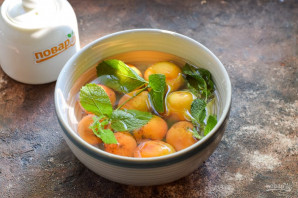 Компот из абрикосов с мятой на зиму