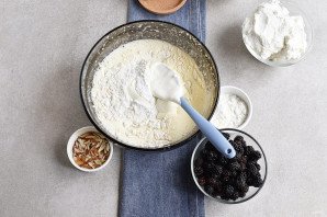 Пирог с ежевикой