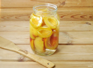 Компот из персиков и абрикосов на зиму