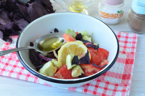 Салат с авокадо и базиликом