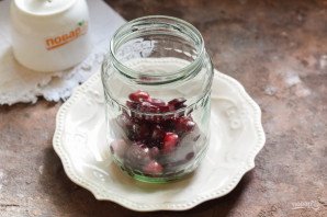 Компот из вишни с косточками без стерилизации на зиму Компот из вишни с косточками без стерилизации на зиму