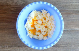 Творожный кекс с малиной