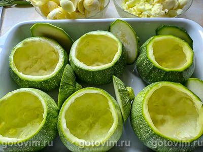 Кабачки «Ницца» запеченые с сыром Шевр и беконом