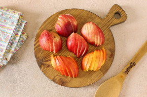 Заливной пирог с нектаринами