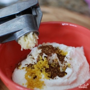 Соус из йогурта и огурцов Соус из йогурта и огурцов