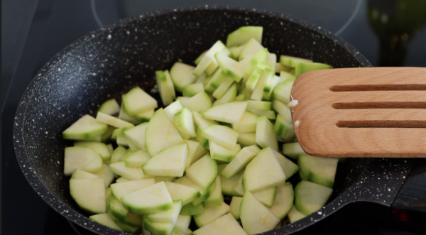 Запеканка из кабачков на сковороде, пошаговый рецепт с фото