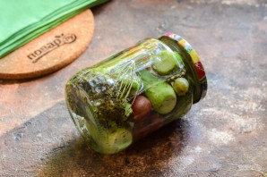 Огурцы с крыжовником на зиму