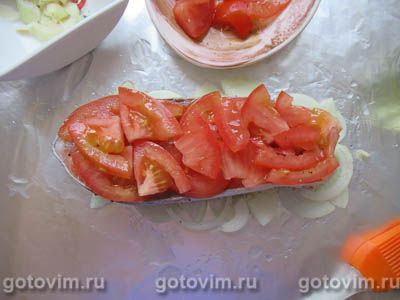 Стейк семги в фольге (с помидорами и сыром)