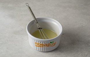 Салат из авокадо с грушей и сыром