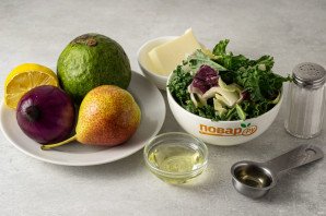 Салат из авокадо с грушей и сыром