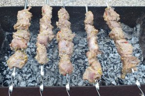 Шашлык в яблочном маринаде