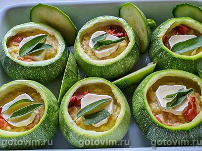 Кабачки «Ницца» запеченые с сыром Шевр и беконом