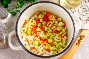 Крем-суп из сельдерея с креветками Крем-суп из сельдерея с креветками