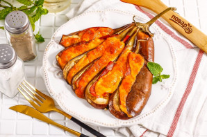 Веер из баклажанов с беконом в духовке