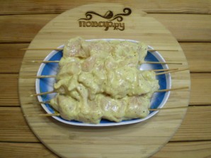 Куриные шашлычки на шпажках в духовке Куриные шашлычки на шпажках в духовке