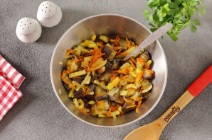 Одесский салат с сельдереем и баклажанами Одесский салат с сельдереем и баклажанами