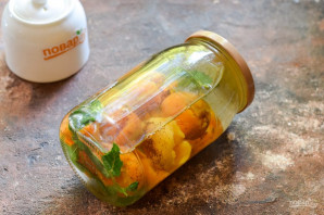 Компот из абрикосов с мятой на зиму