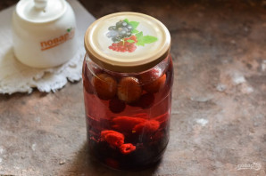 Компот из клубники, малины и смородины на зиму