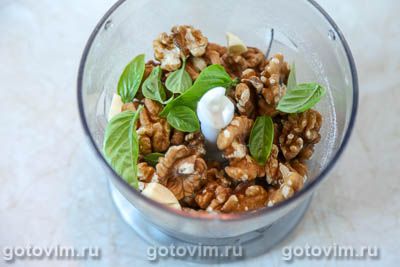 Грузинская закуска «дольки» из жареных баклажанов с орехами