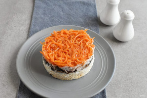 Салат из копченого окорочка